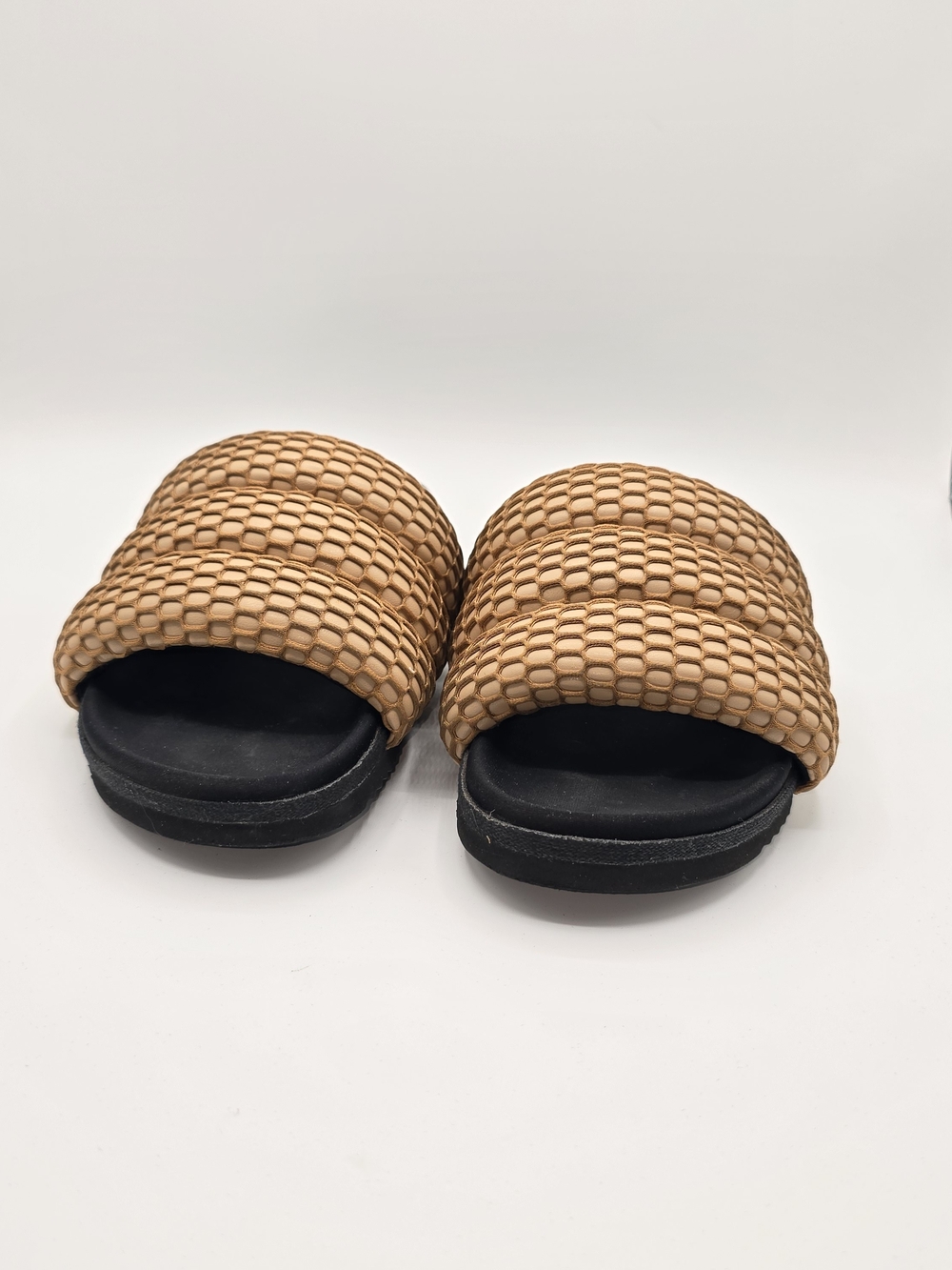 ROAM Size 39 Puffy Tan Woven Slide Sandals Anthropologie Comfy Walking Vacation